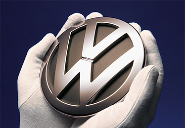 logo vw in hands