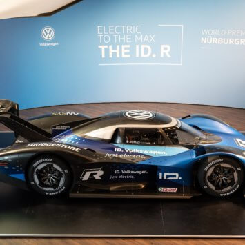 Volkswagen ID. R –  wyczynowy przedstawiciel całej rodziny elektrycznych aut Volkswagena spod znaku ID.